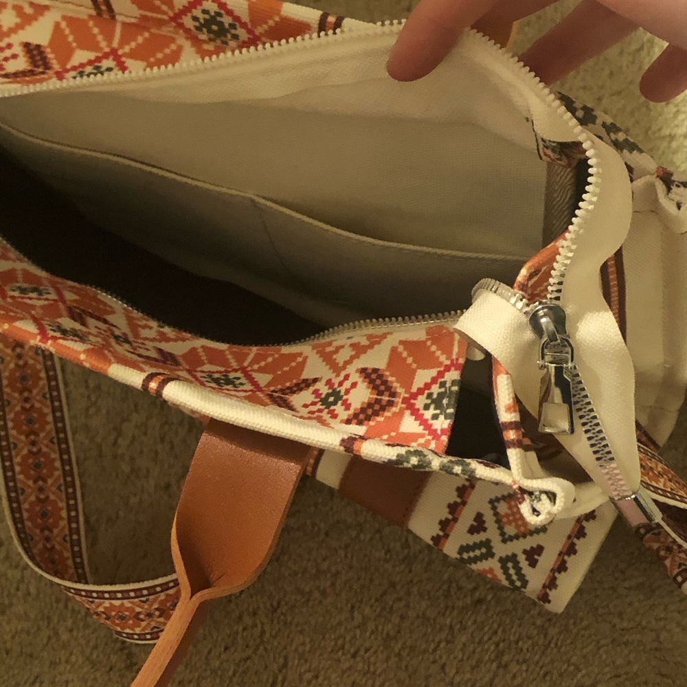 Assorted Women’s Ipsy & Sephora Pouches, and Crossbody Bags Set - Picture 4 of 15